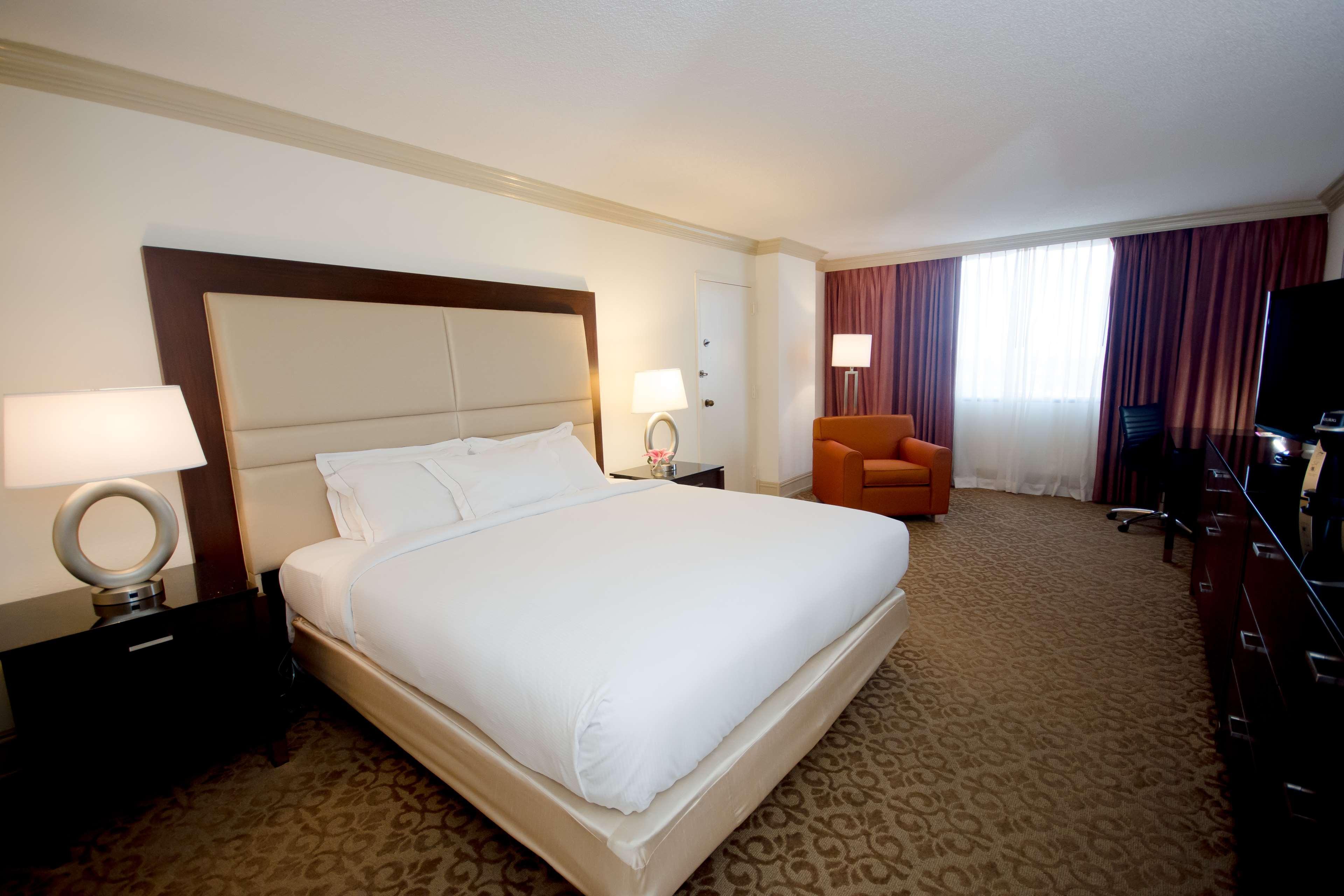 Hilton Palm Airport 3* Cloud Lake