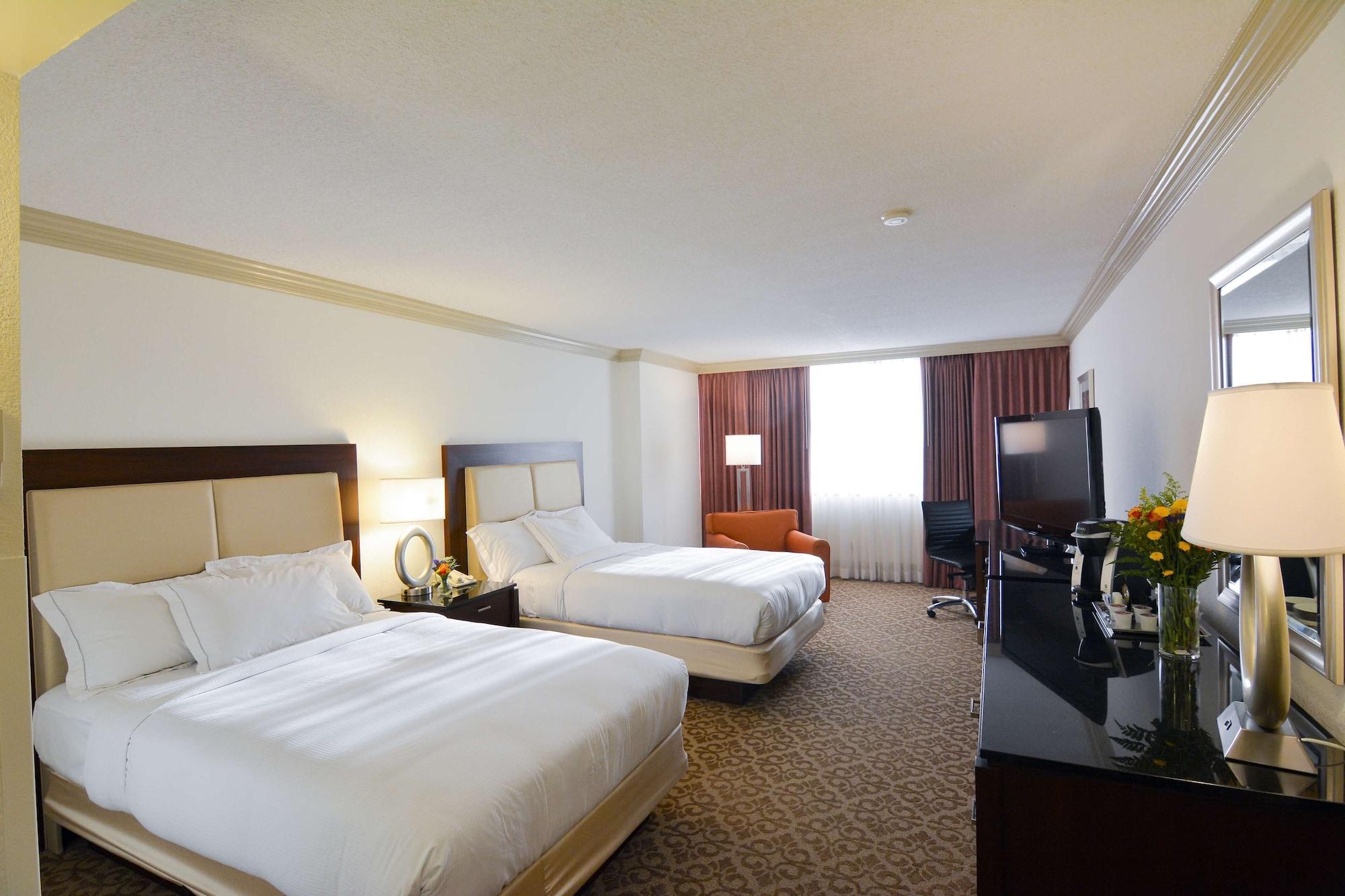 Hilton Palm Airport Hotel Cloud Lake