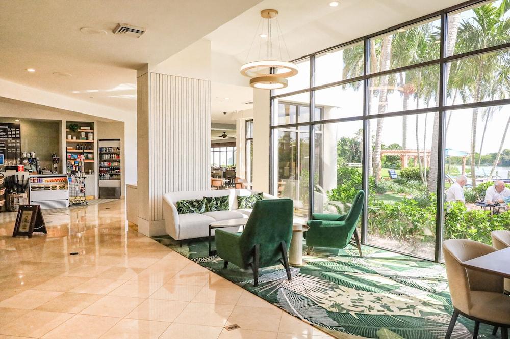 Hilton Palm Airport Hotel 3*