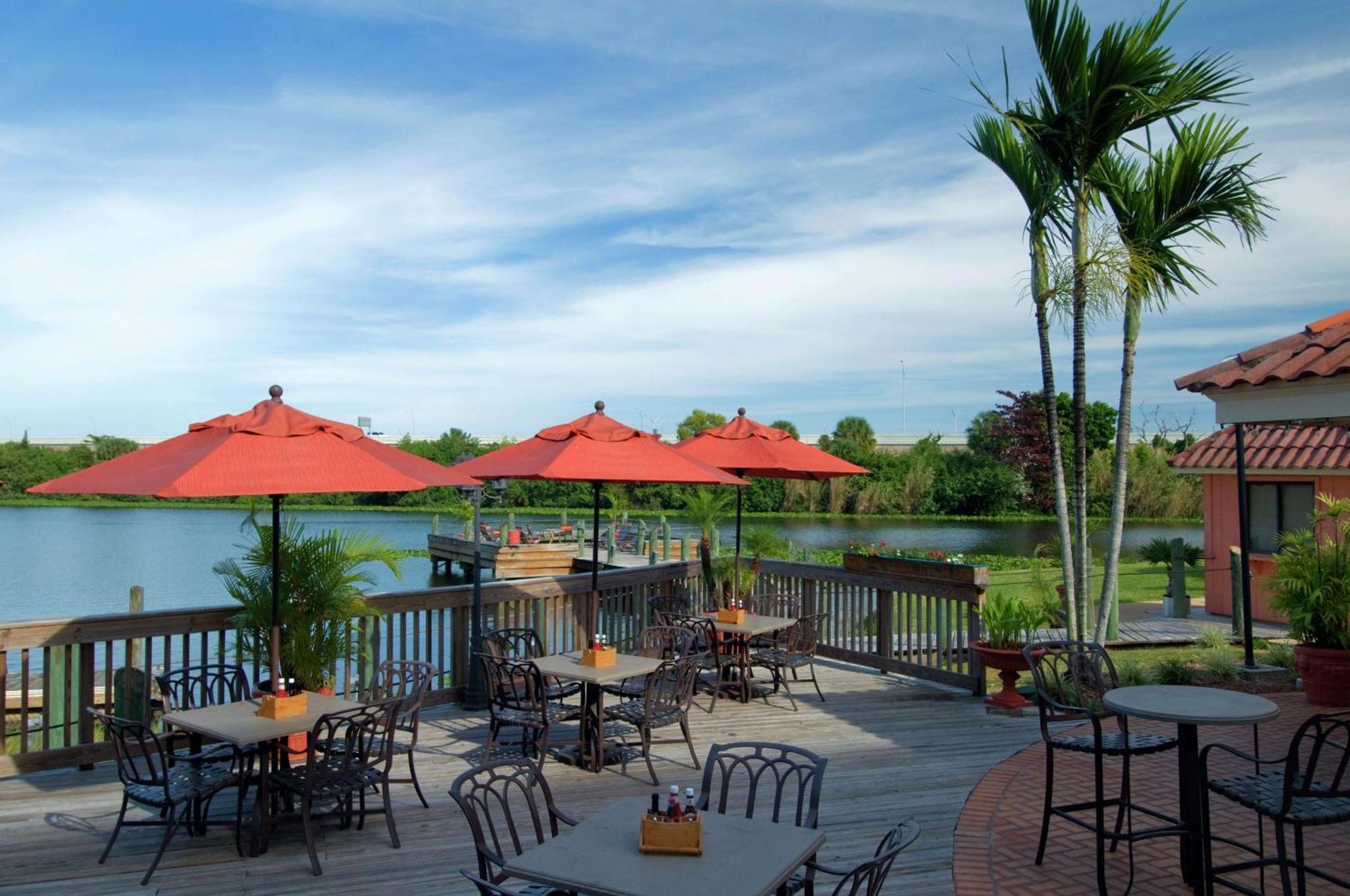 Hilton Palm Airport Hotel